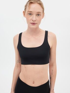 girlfriend collective Black Scoop Neck Seamless Bralette